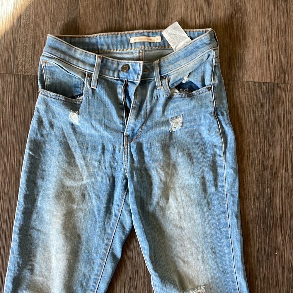 Levi high-rise skinny jean - size 27